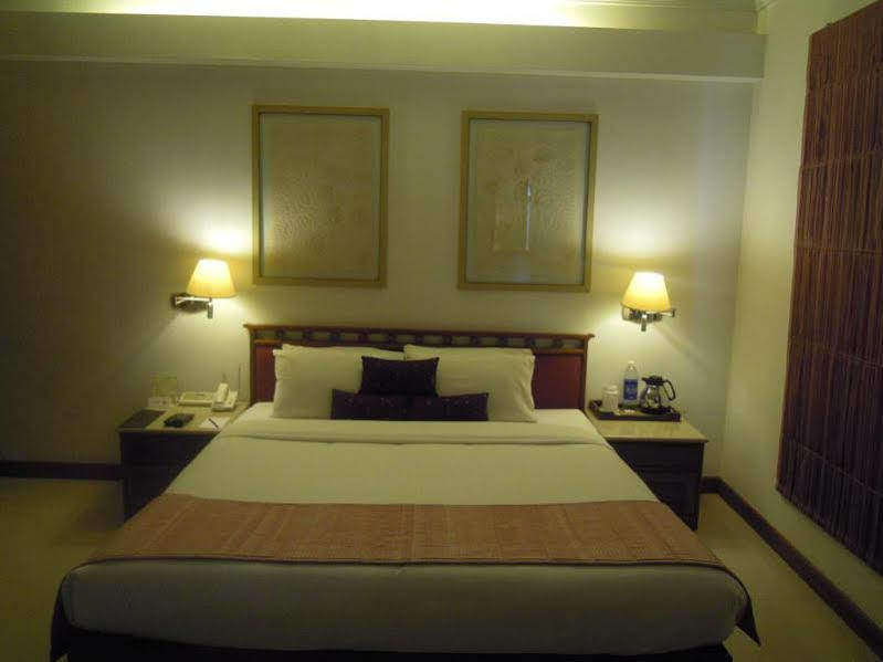 Hotel The Avenue Center Kochi