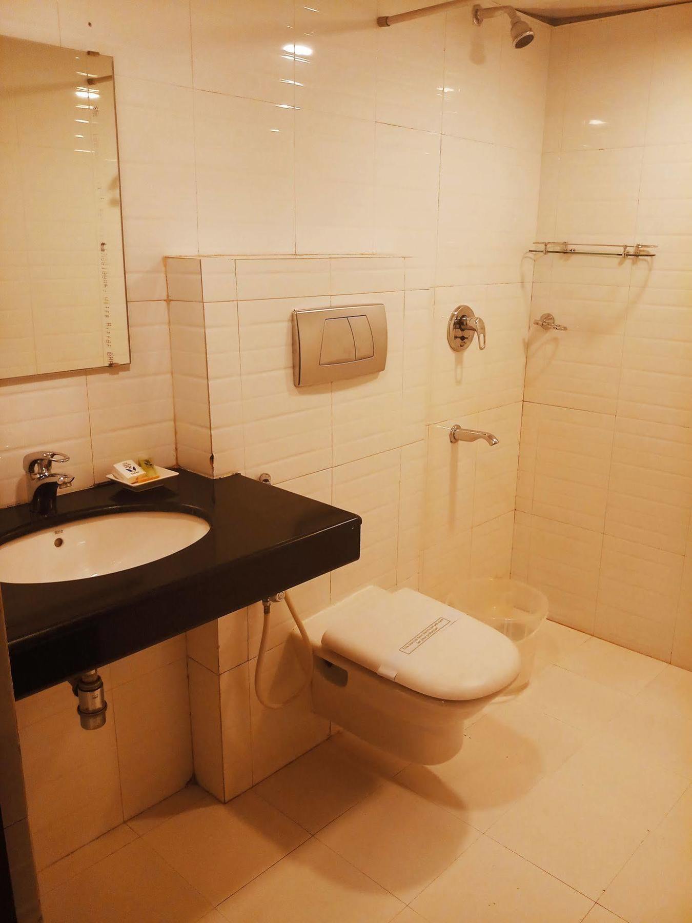 Hotel Vedanta Wake Up - Ernakulam North Station Kochi