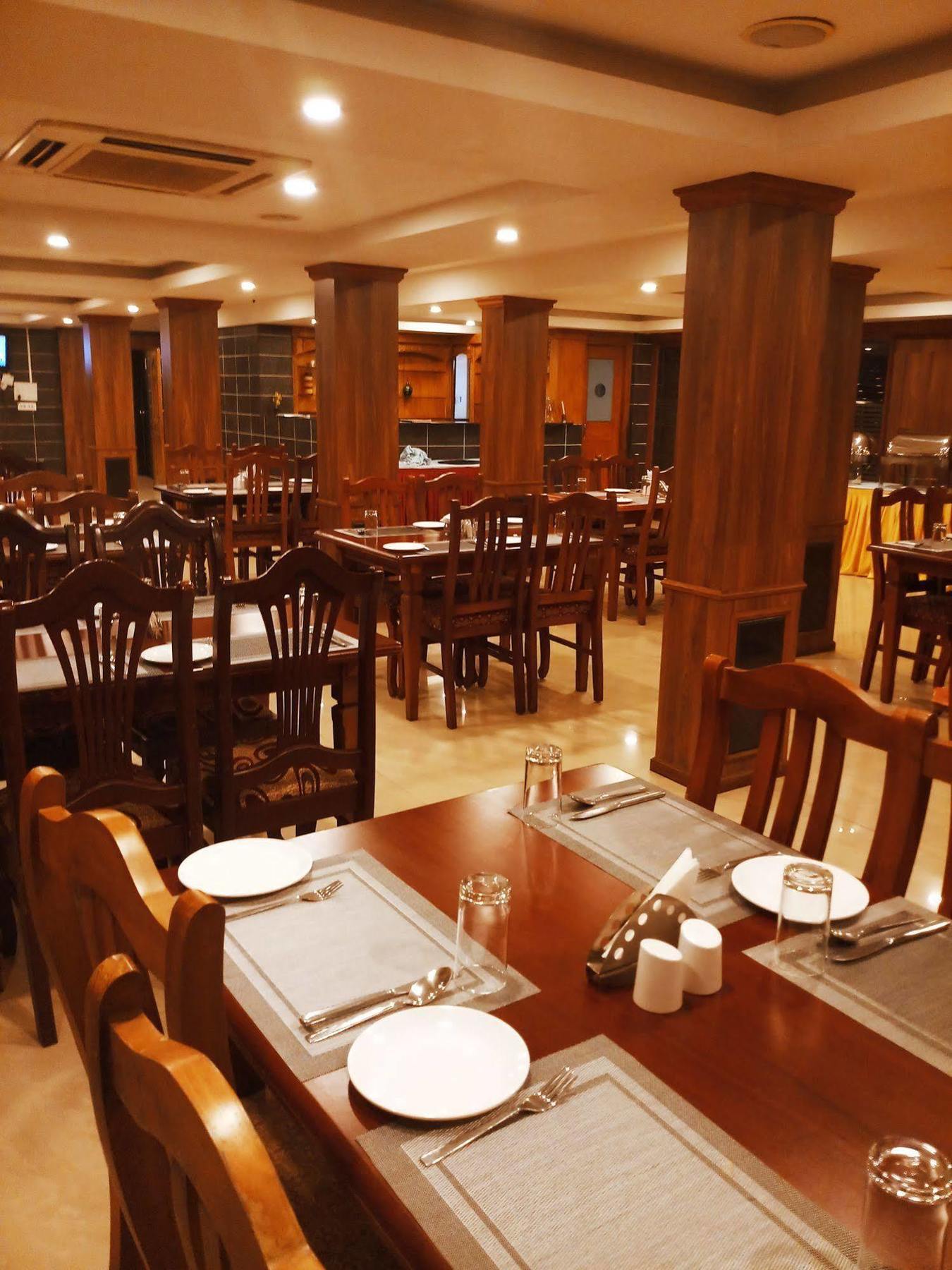 Vedanta Wake Up - Ernakulam North Station Hotel