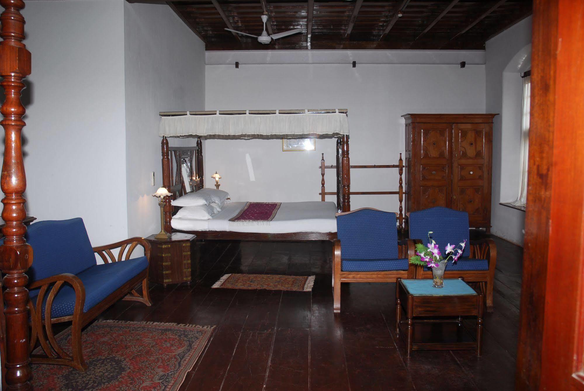 Old Courtyard Hotel 3*
