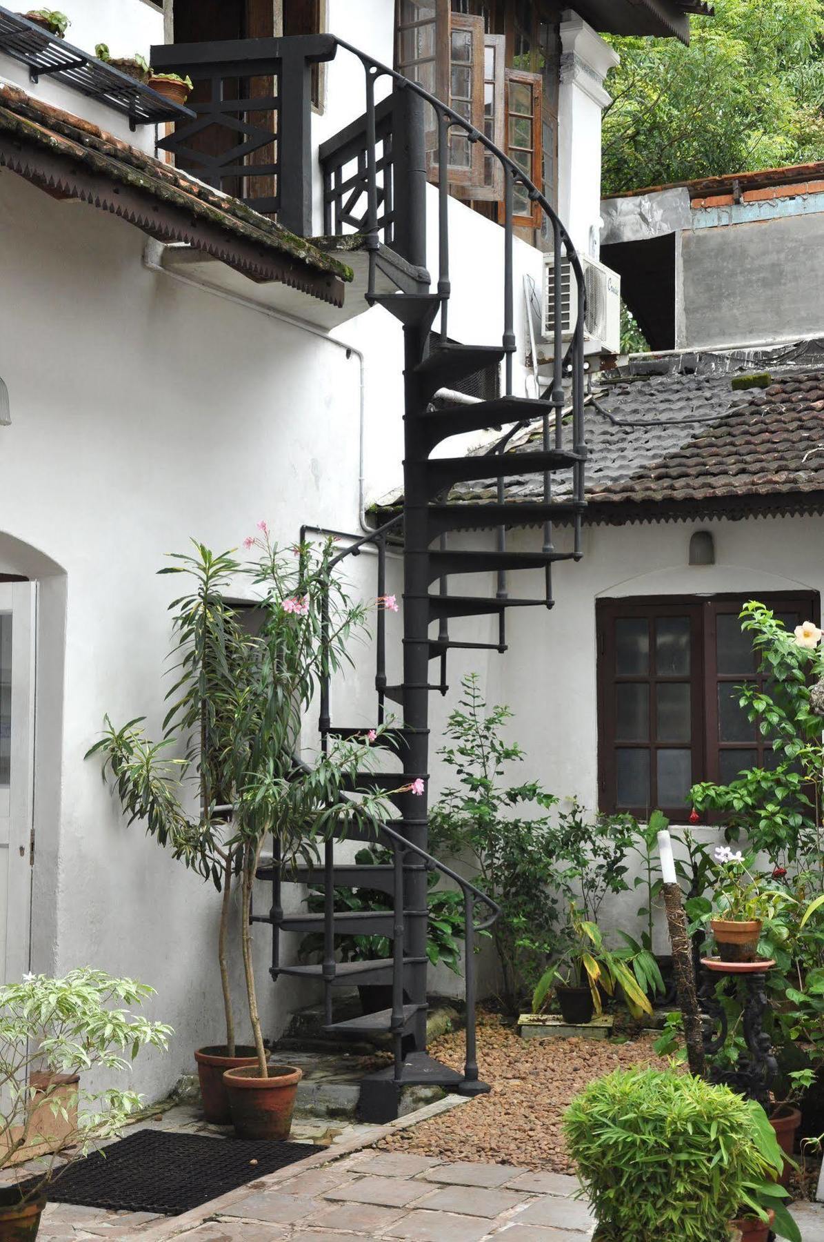 Old Courtyard Hotel