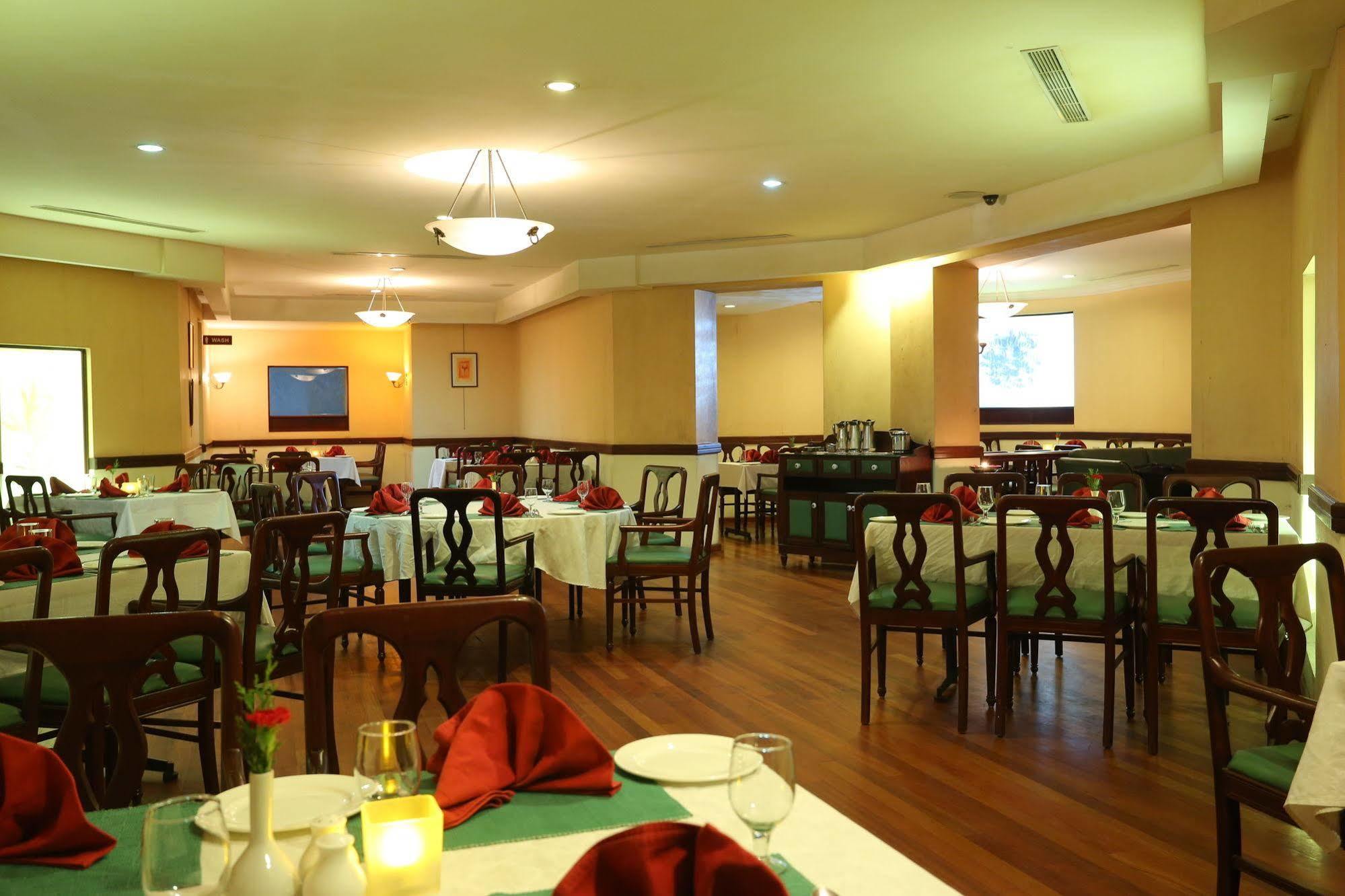 Hotel The International Kochi