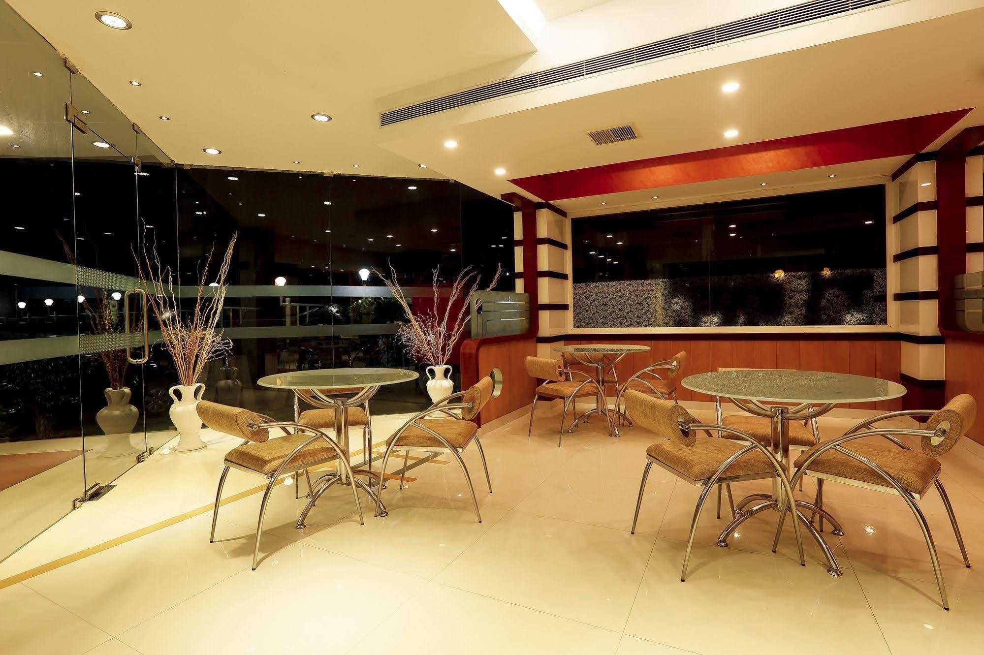 Nm Royale County Hotel 4*