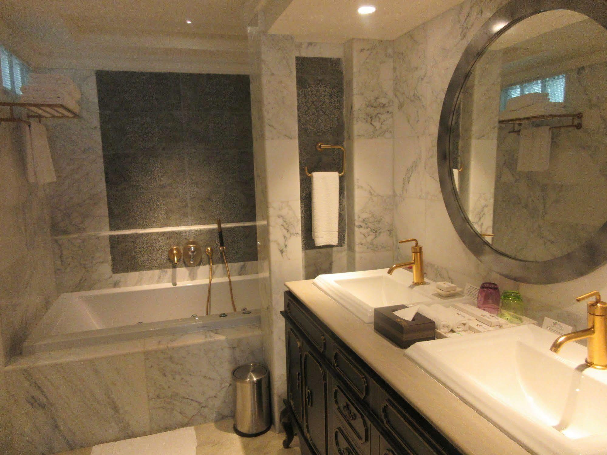 Fragrant Nature - A Five Star Classified Hotel