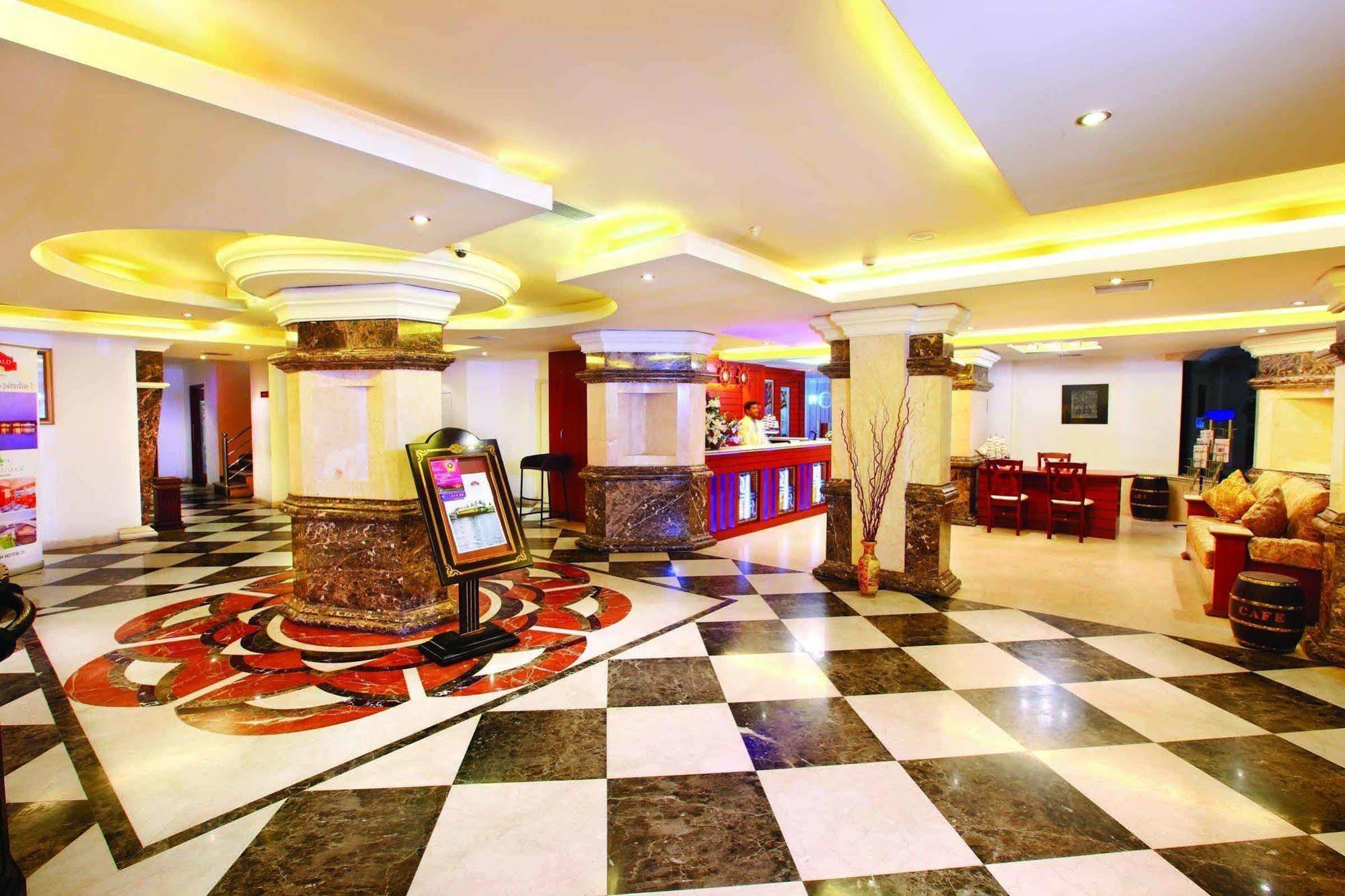 Hotel Emarald Cochin Kochi