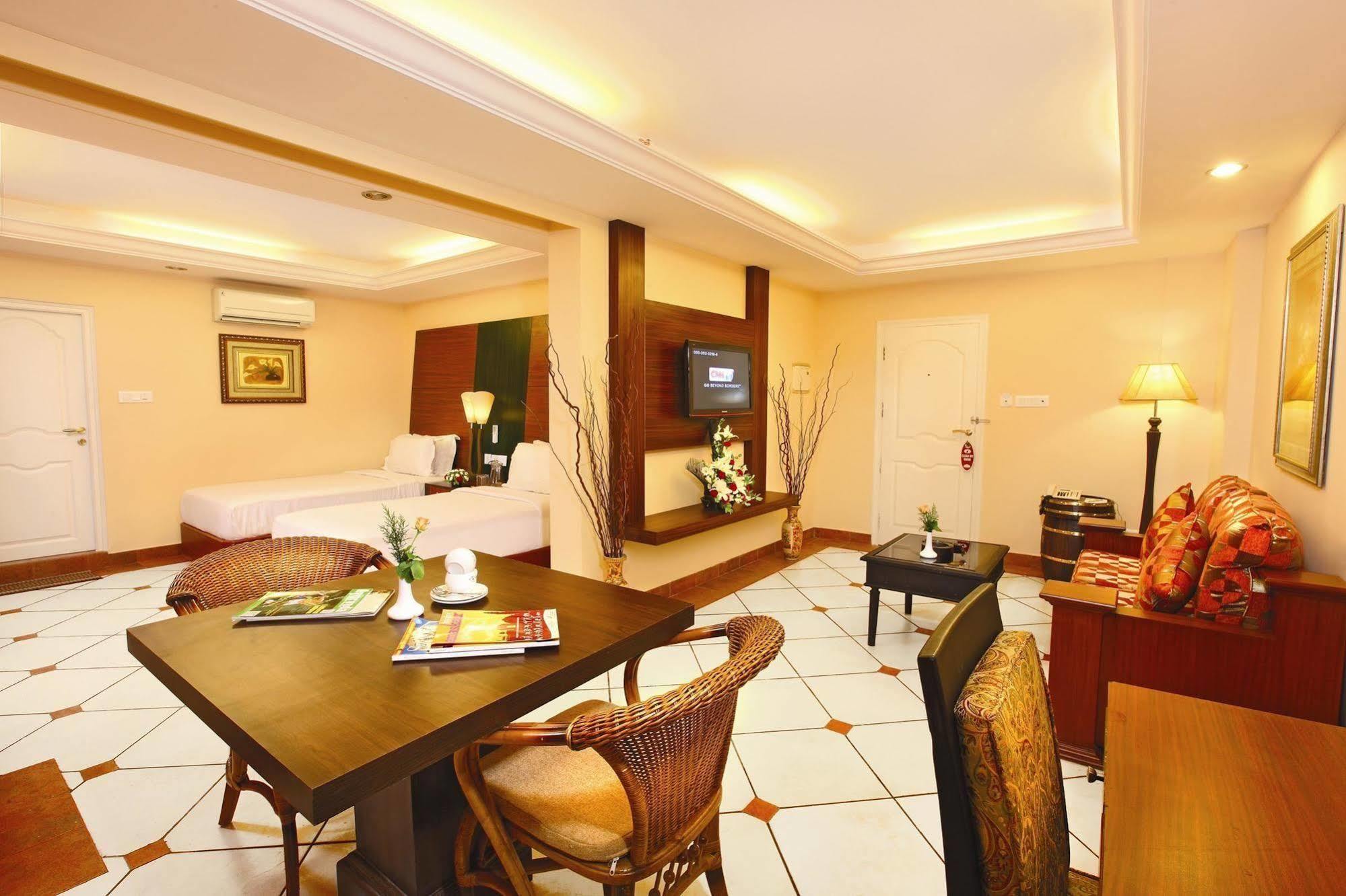 Hotel Emarald Cochin
