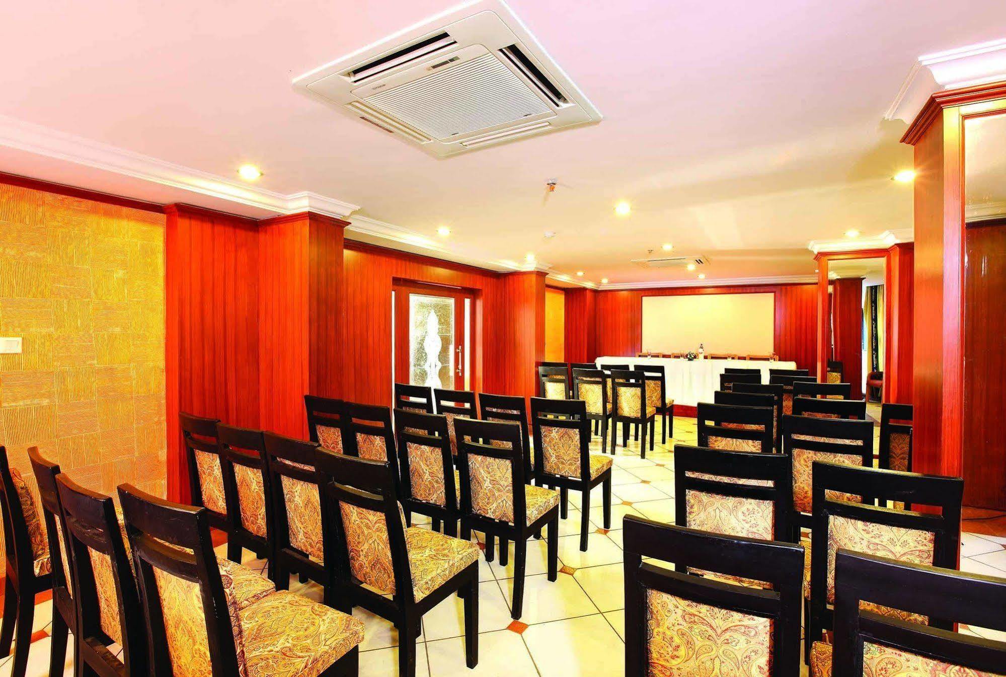 Hotel Emarald Cochin