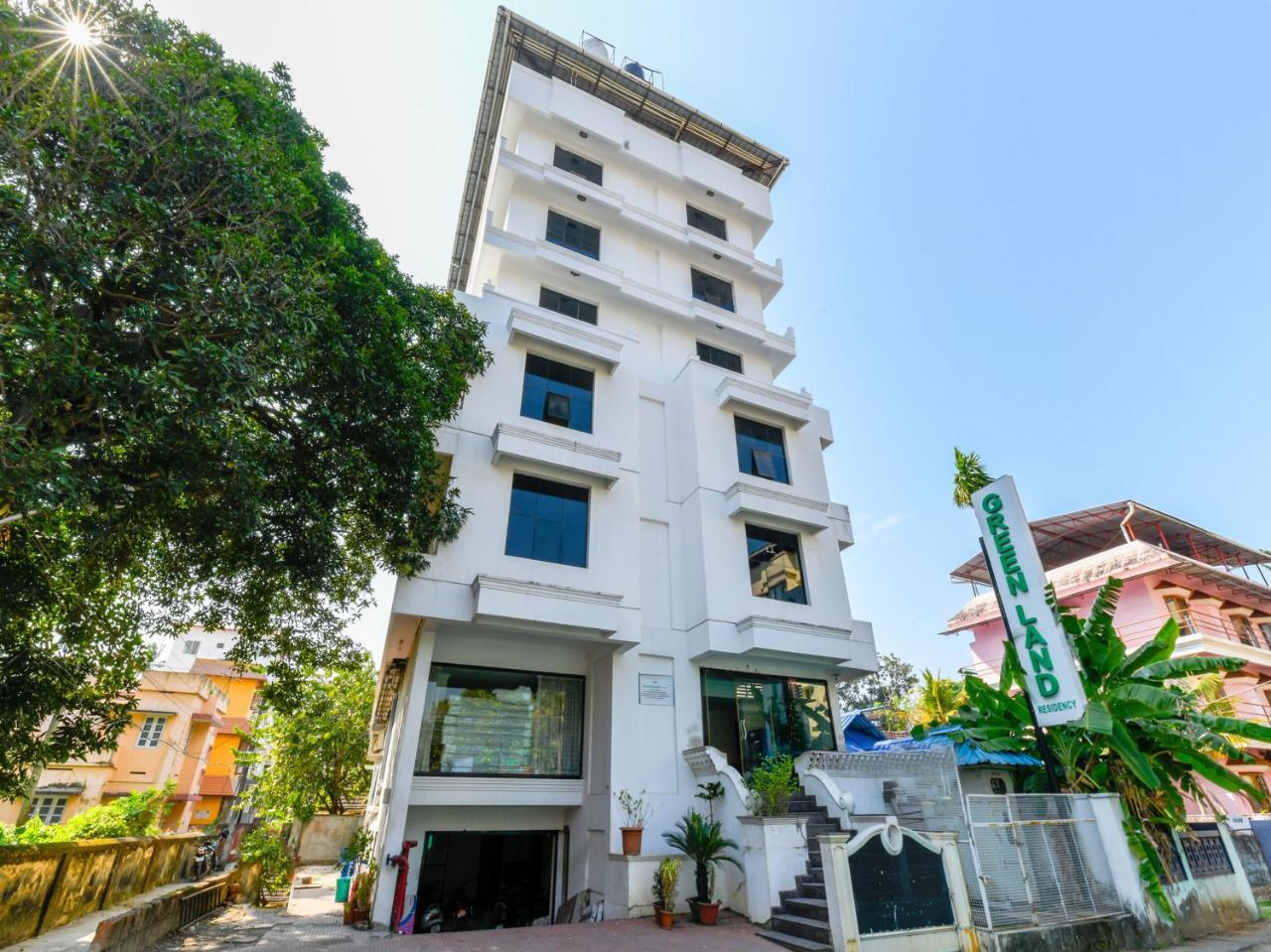 Hotel Oyo 11309 Land Residency Kochi