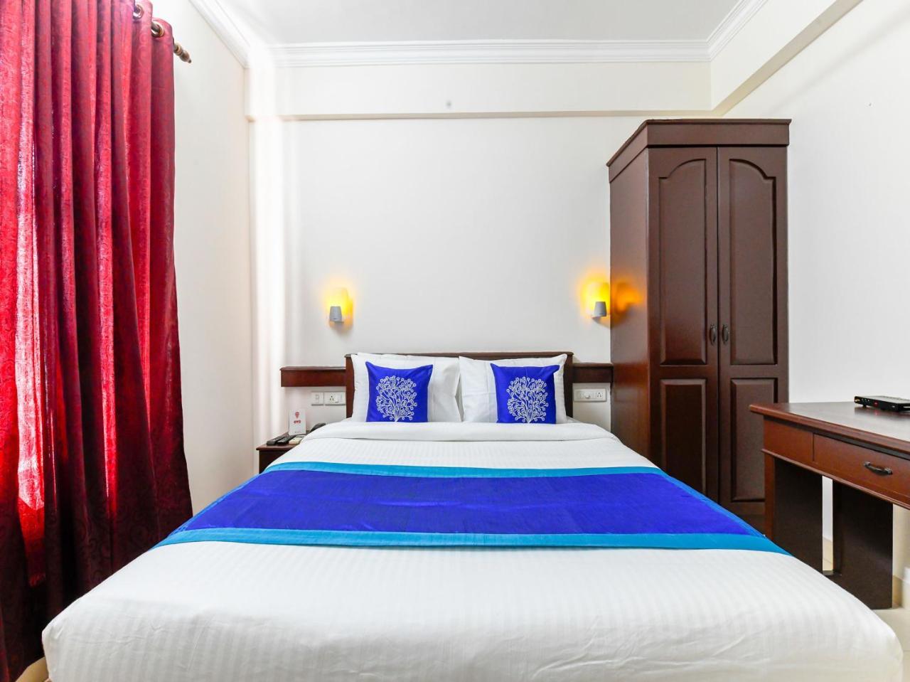 Oyo 11309 Land Residency Hotel