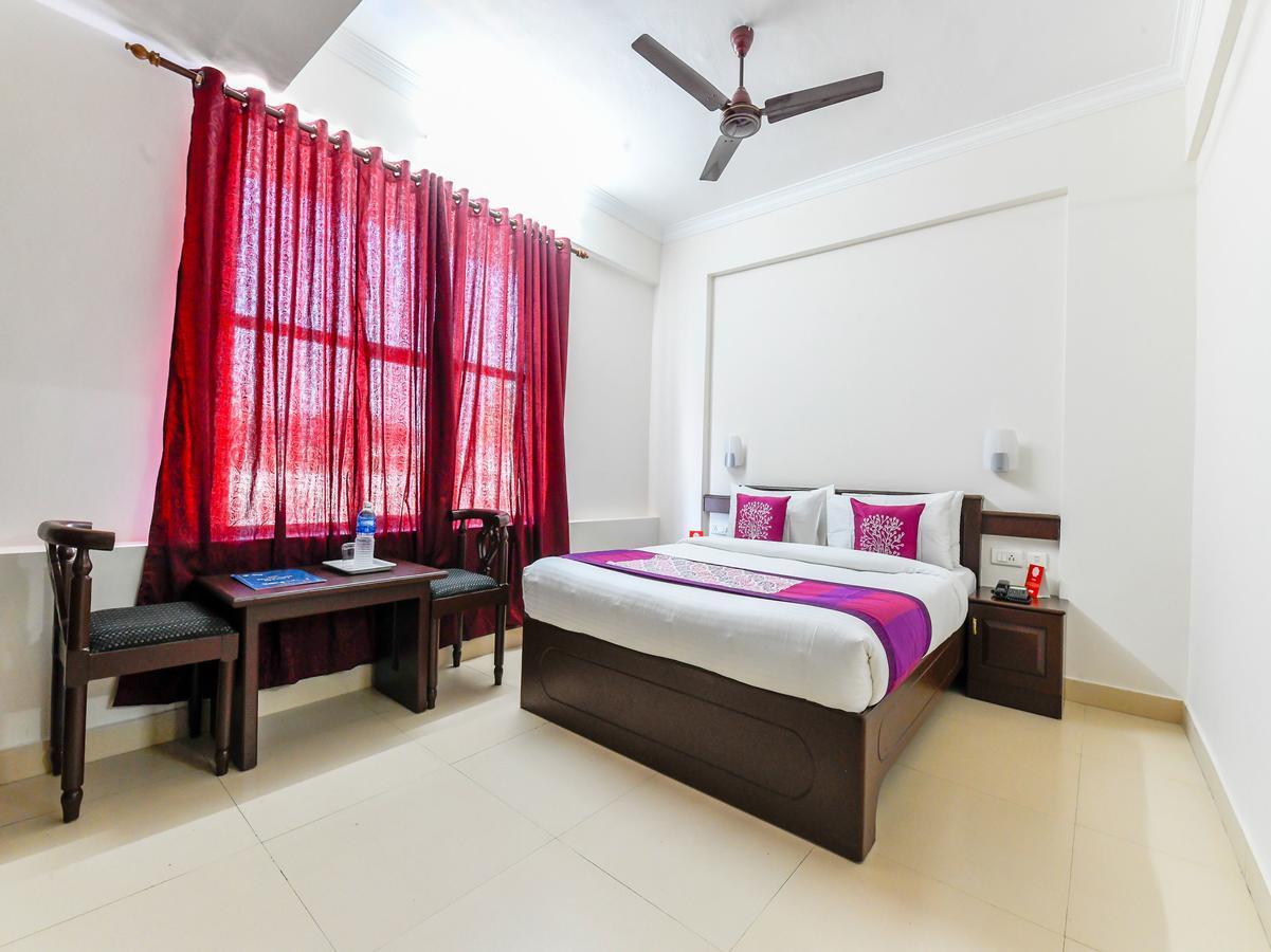 Oyo 11309 Land Residency Hotel 3*