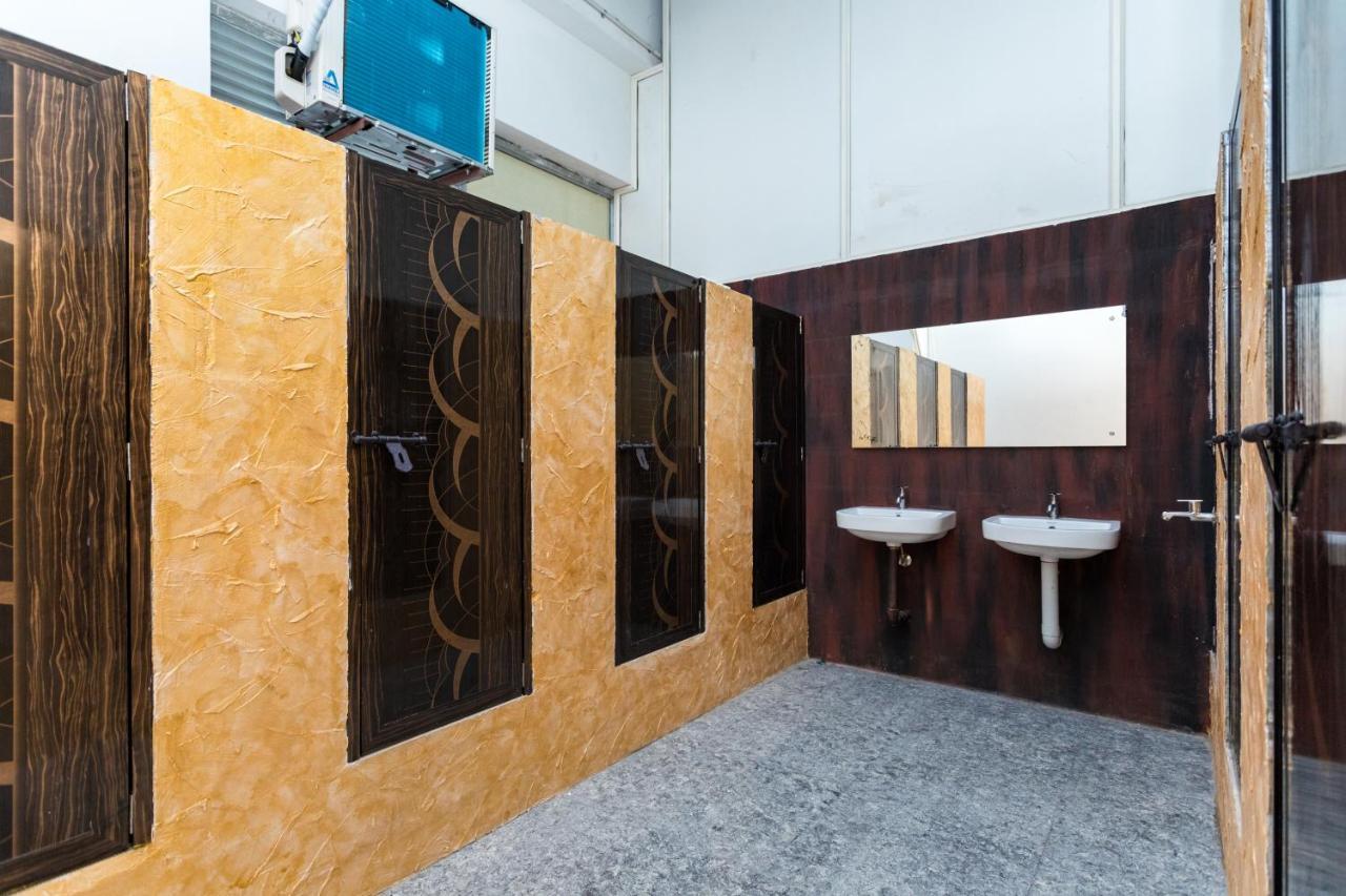 Hostel Peters Metro Services
