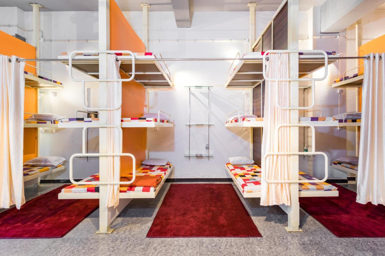 Hostel Peters Metro Services *