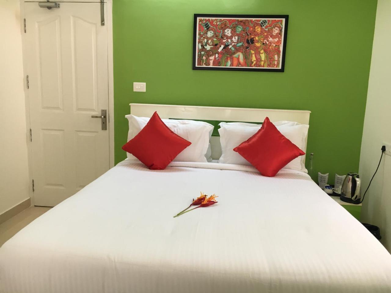 Warm Retreat Hotel 3*