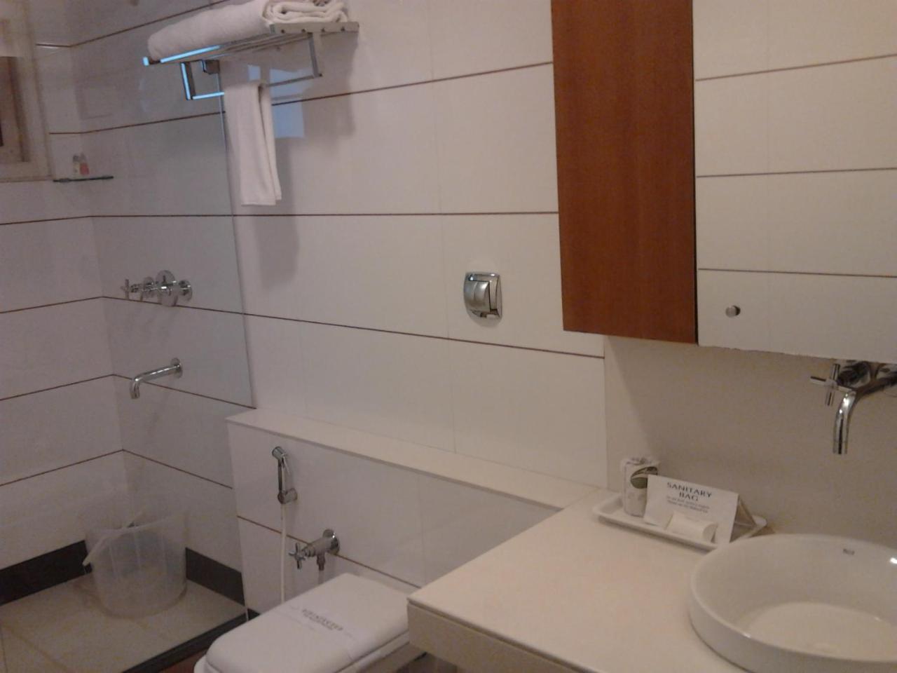 Hotel The Avenue Center Kochi