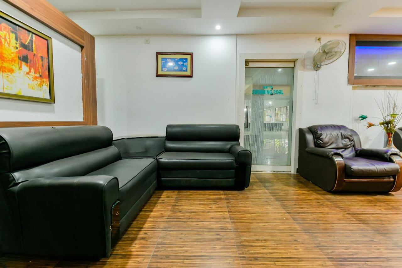 Oyo Flagship 22598 Oval Retreat