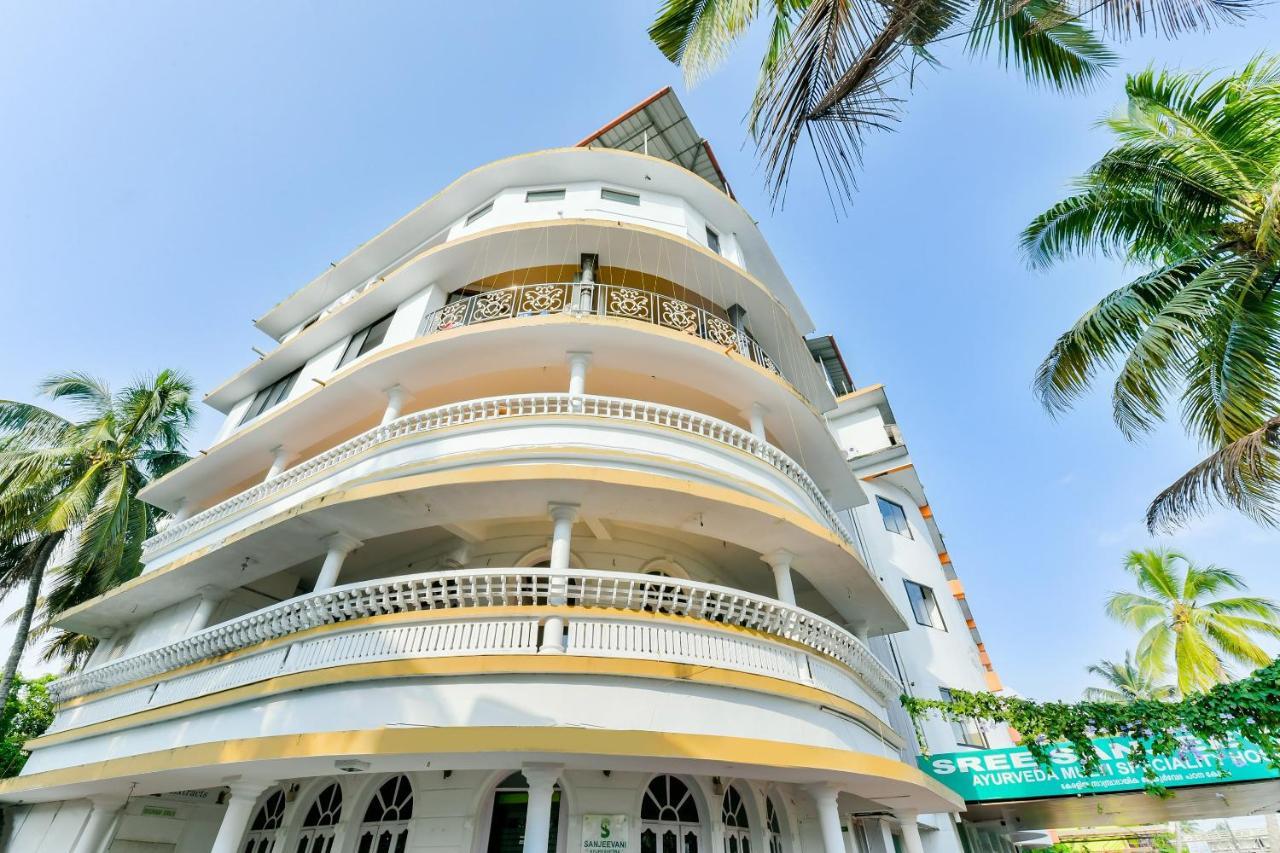 Oyo Flagship 22598 Oval Retreat 3* Kochi