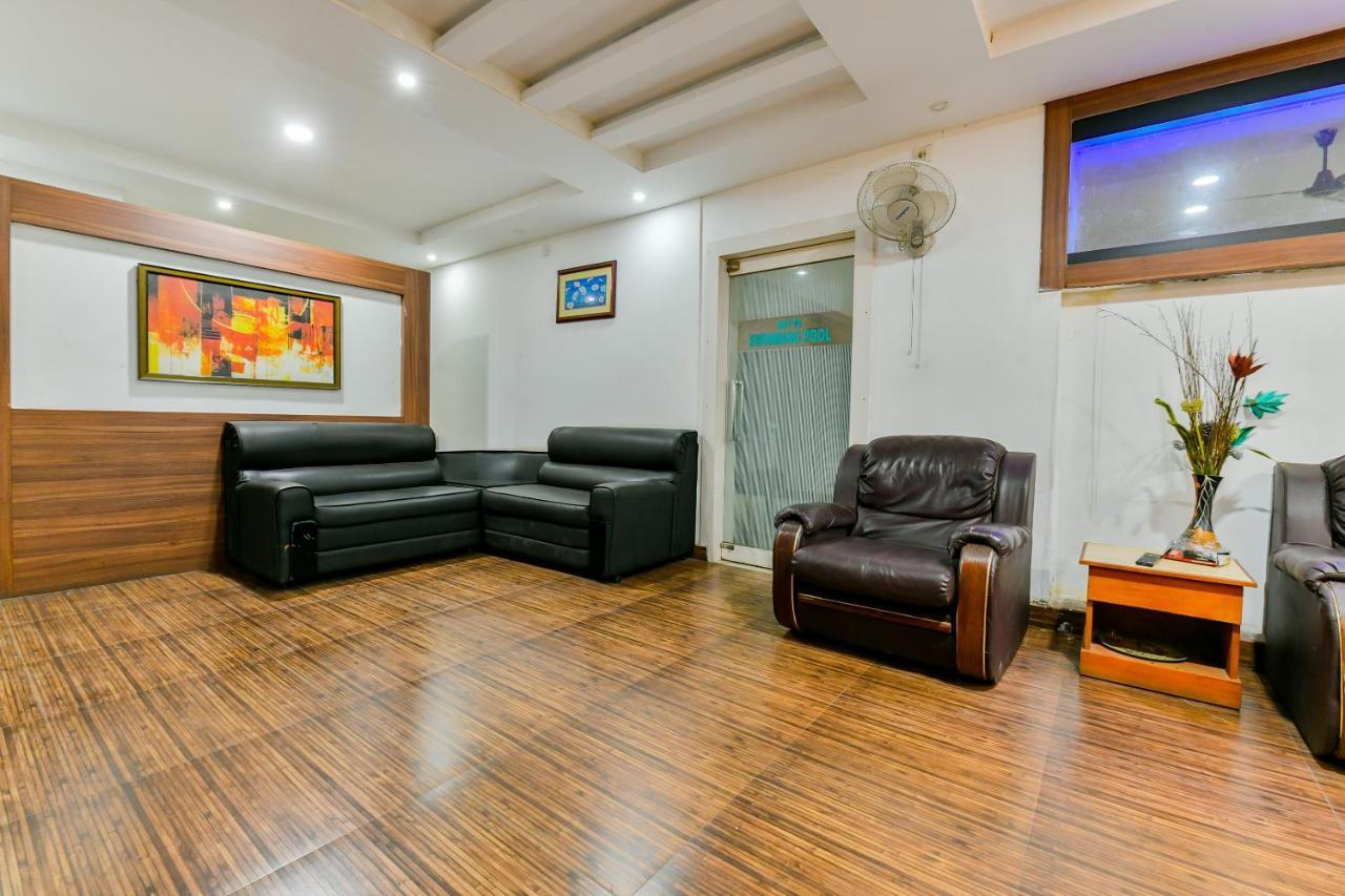 Oyo Flagship 22598 Oval Retreat Hotel 3*