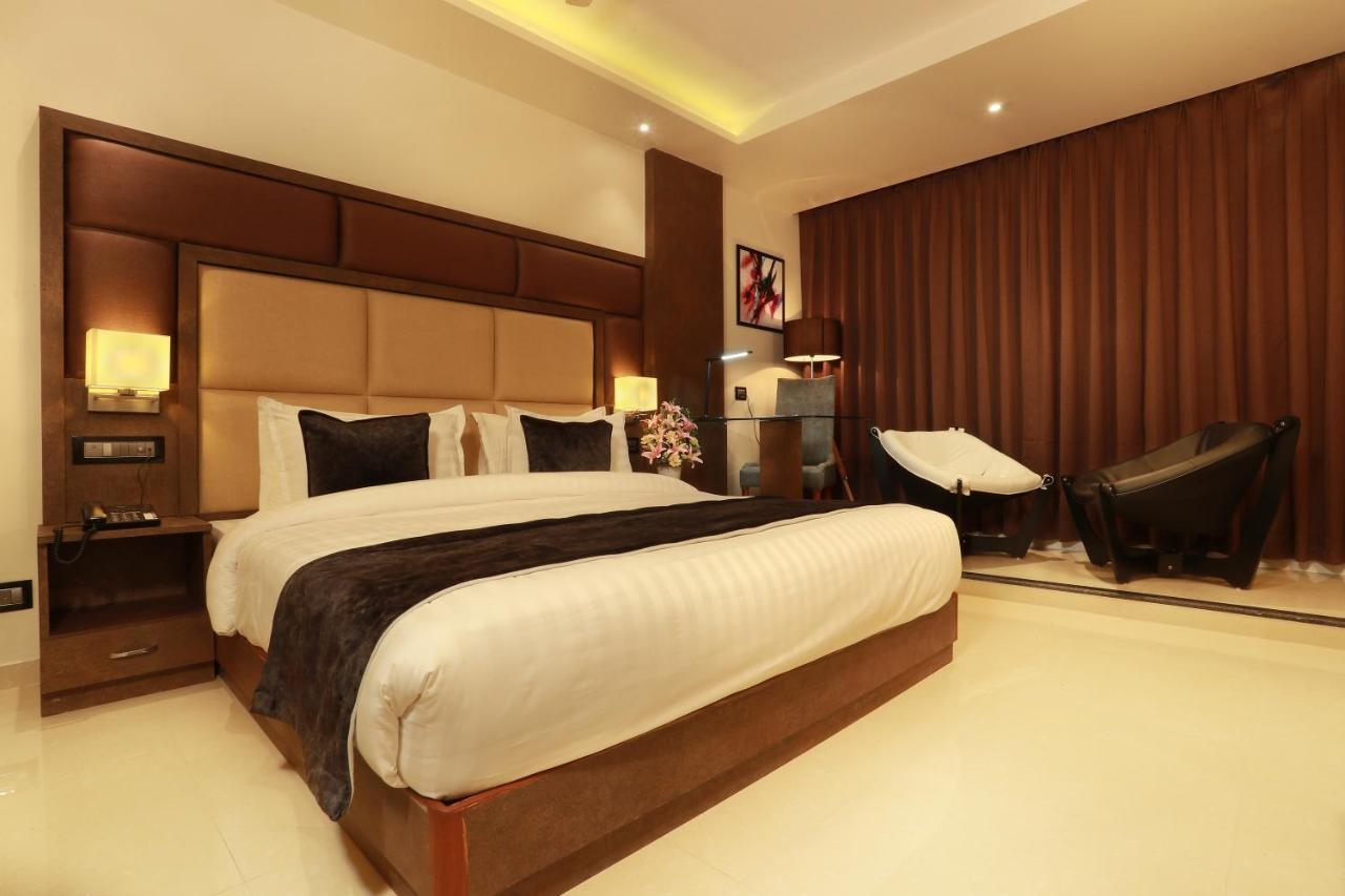 Aura One Hotel