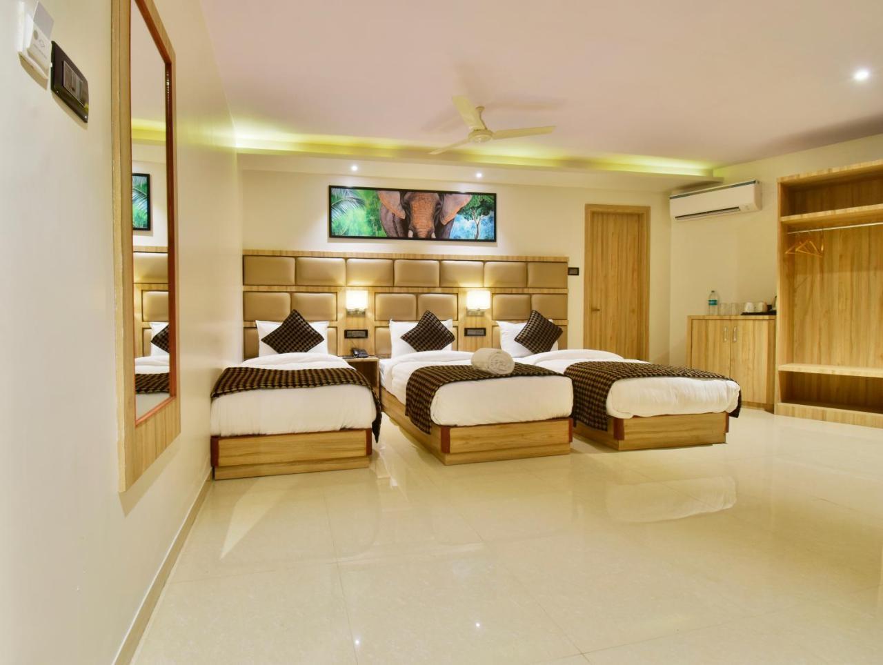 Hotel Aura One 4*