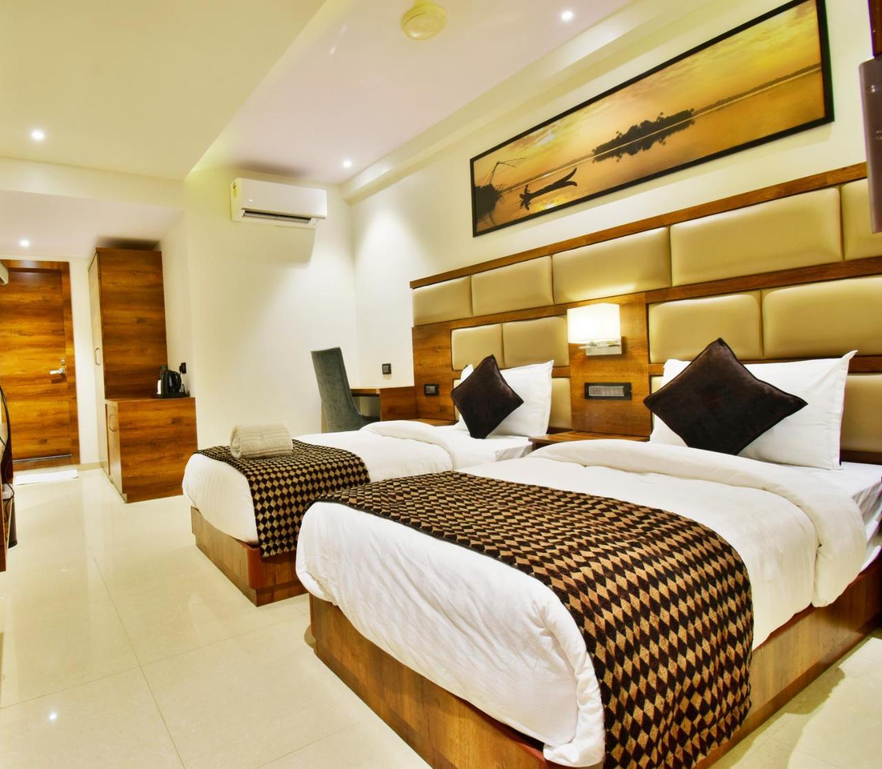 Aura One 4* Kochi