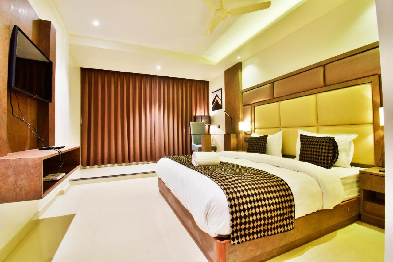 Hotel Aura One 4*