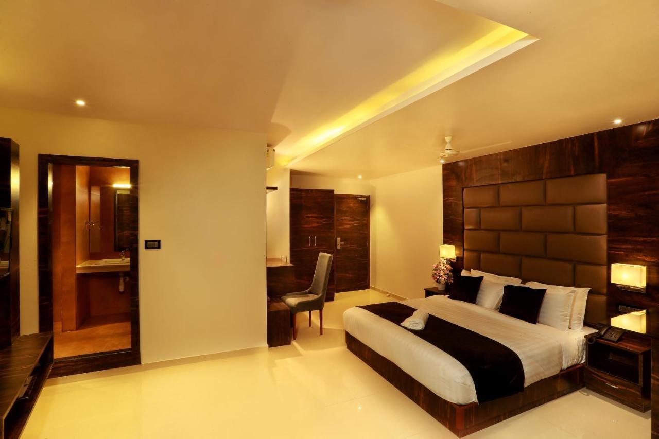 Aura One 4*