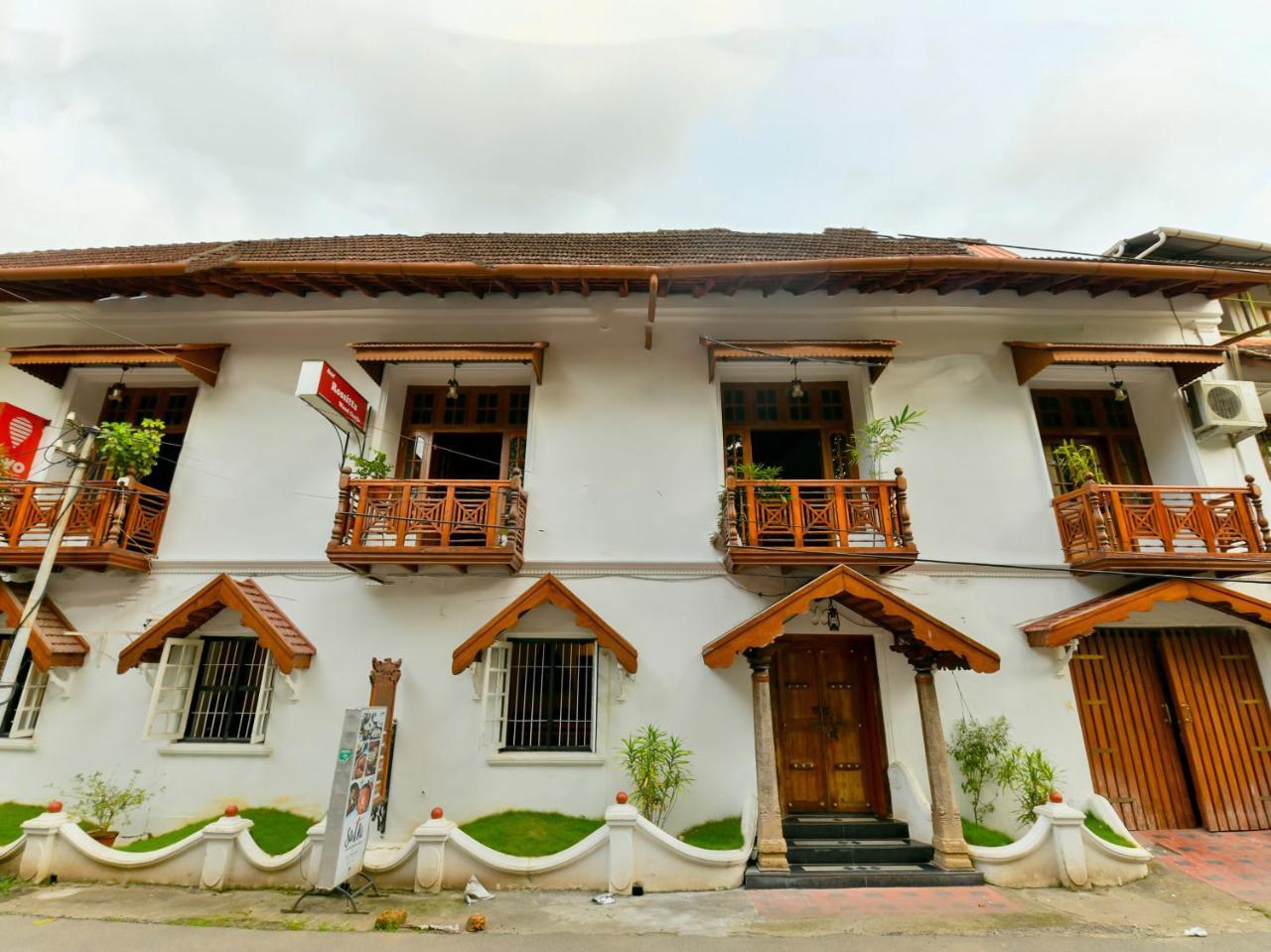 Rossitta Wood Castle 3* Kochi
