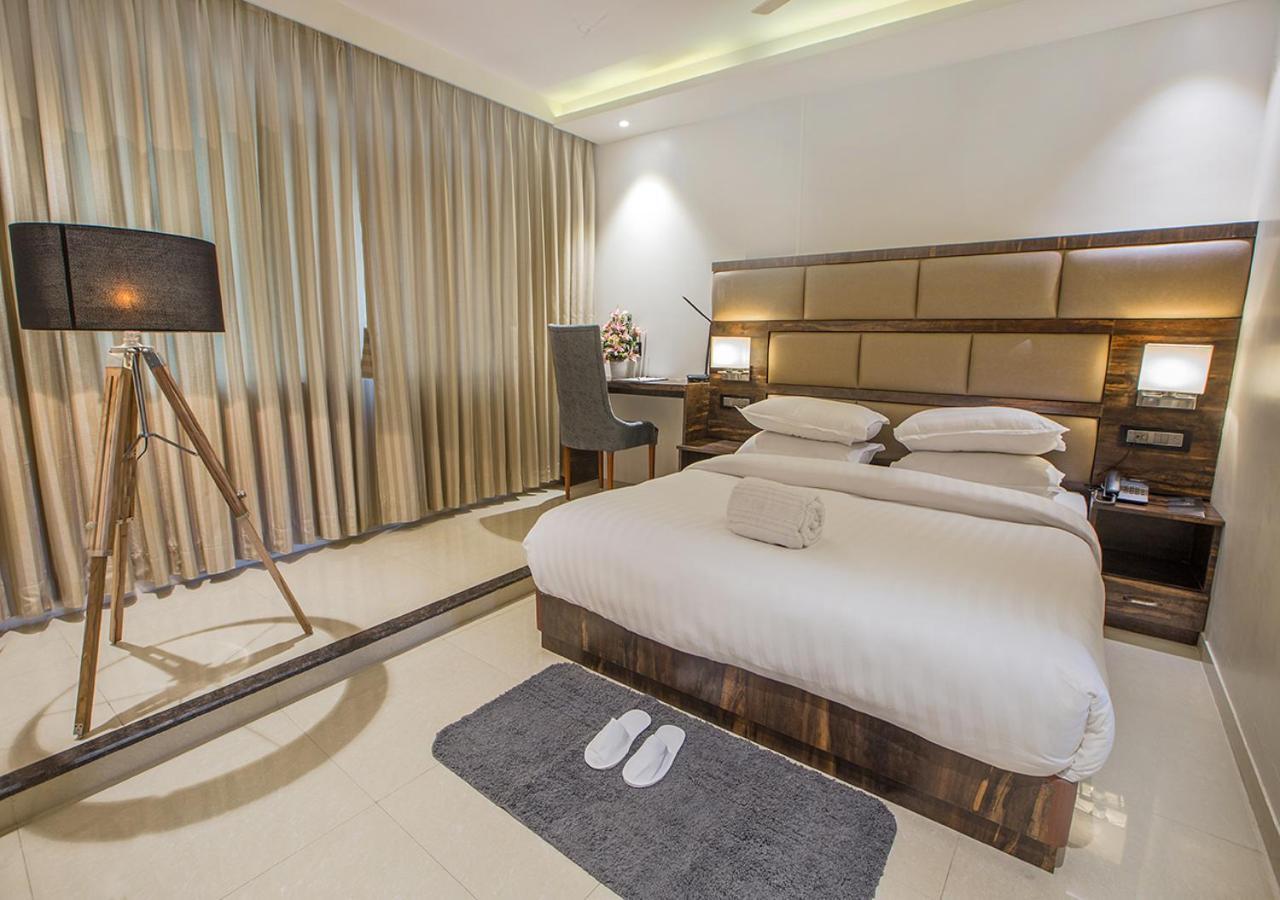 Aura One 4*