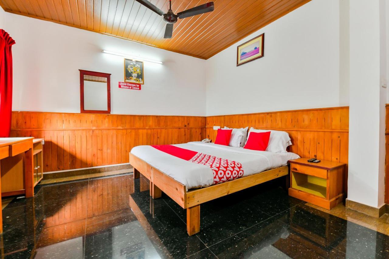 Oyo Flagship 22598 Oval Retreat 3*