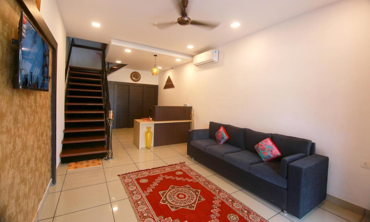 Hostel The Metro Pod - Backpackers A/c Kochi