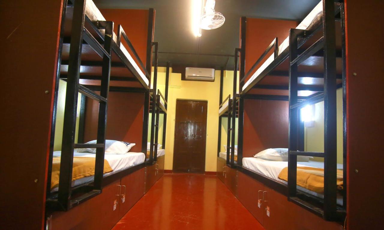 Hostel The Metro Pod - Backpackers A/c Kochi