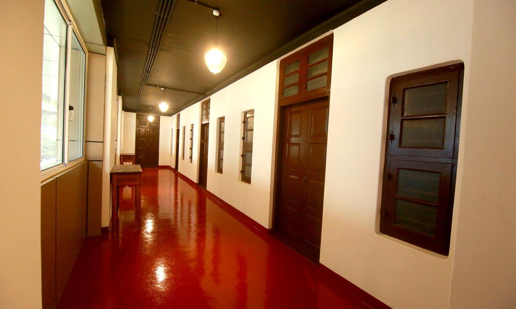 The Metro Pod - Backpackers A/c * Kochi