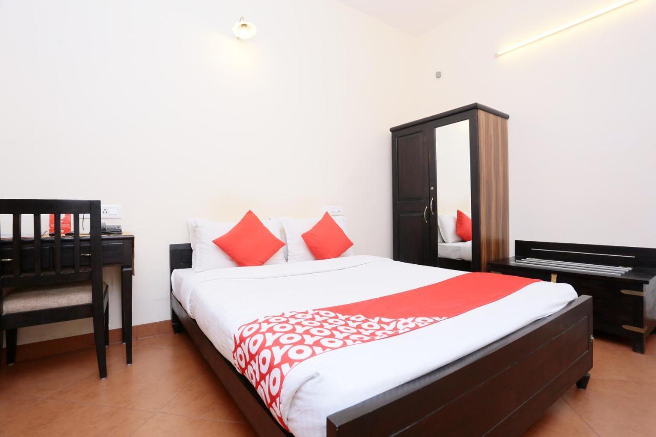 Oyo 8268 Gokul Ottupura Hotel 3*