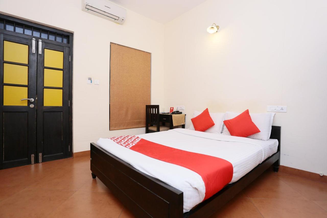 Oyo 8268 Gokul Ottupura Hotel 3*