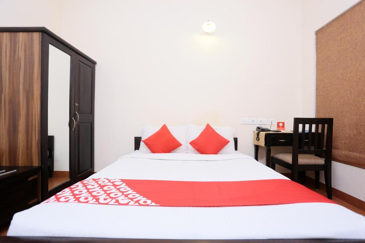 Oyo 8268 Gokul Ottupura Hotel 3*