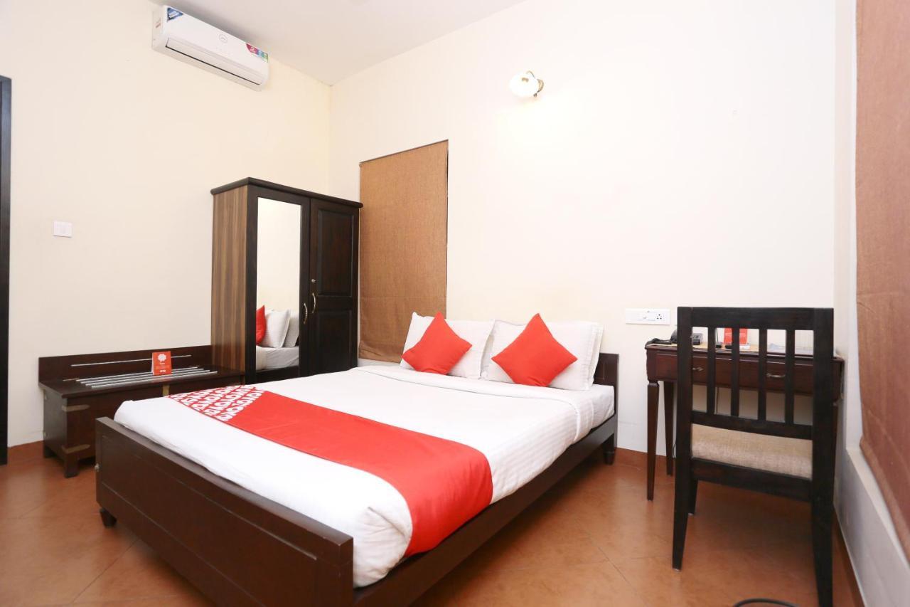 Hotel Oyo 8268 Gokul Ottupura Kochi