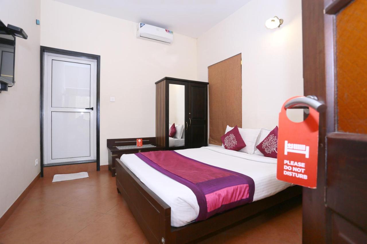 Hotel Oyo 8268 Gokul Ottupura Kochi