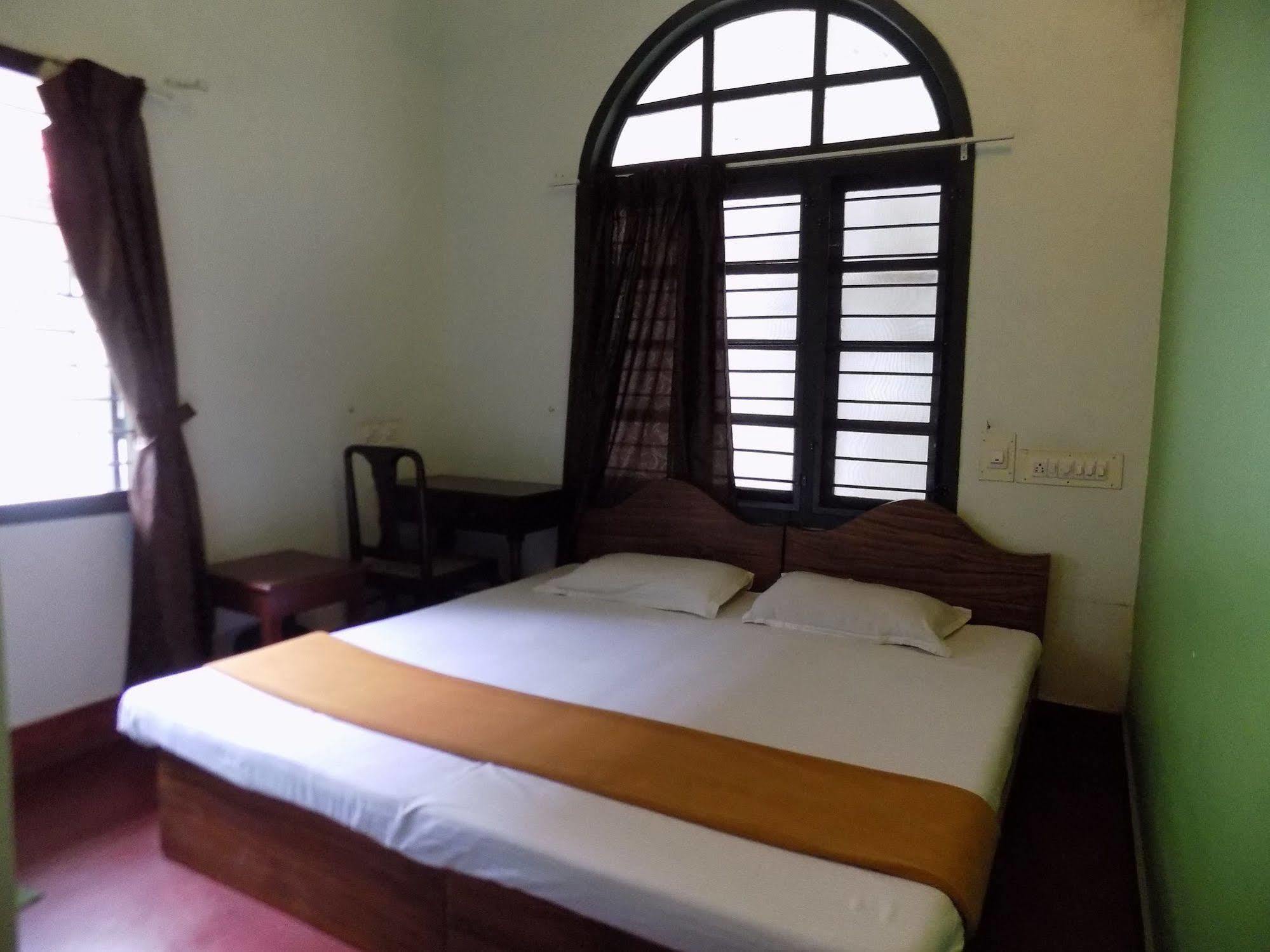 Elphinstone Residency