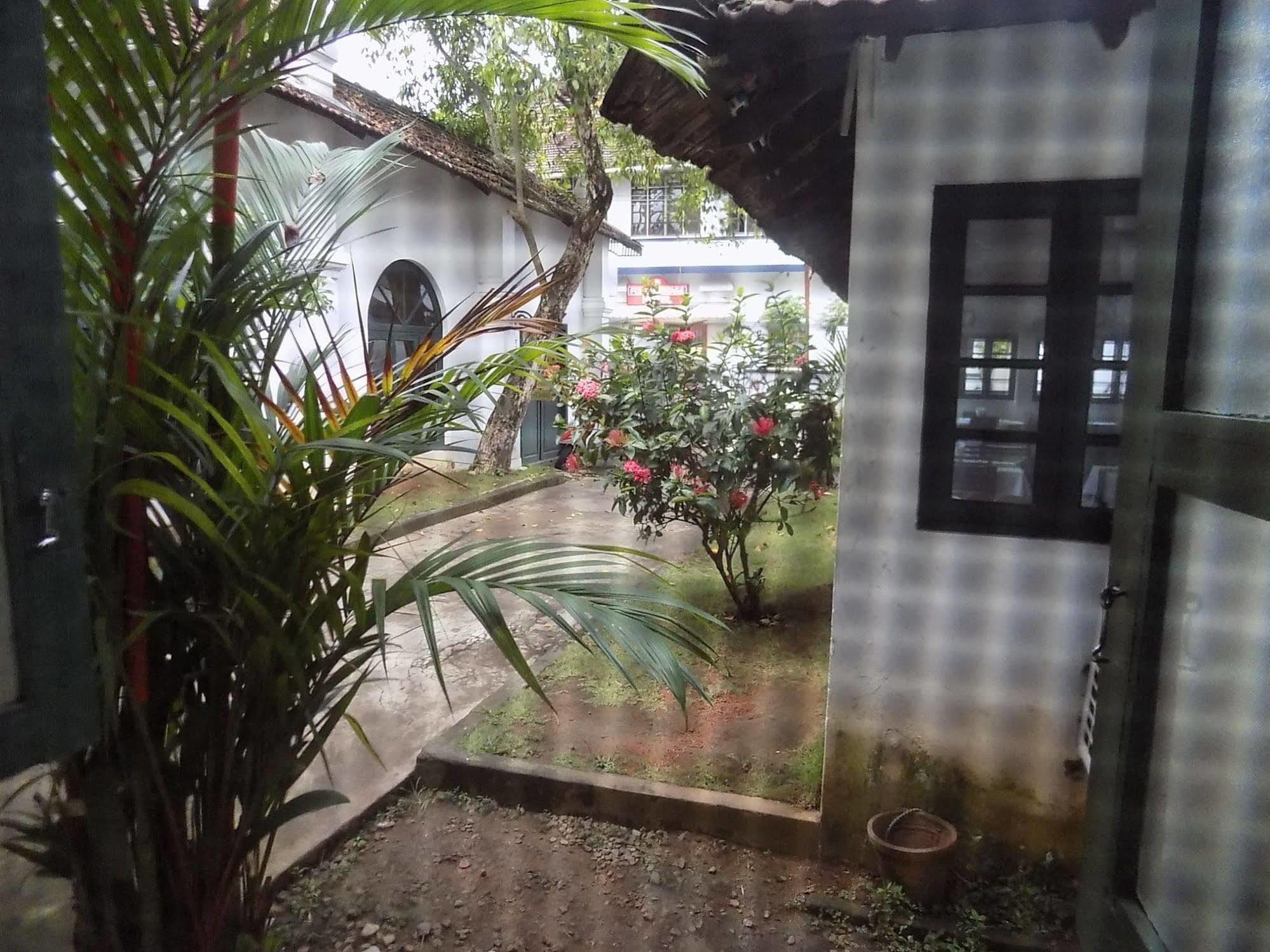Bed & Breakfast Elphinstone Residency Kochi