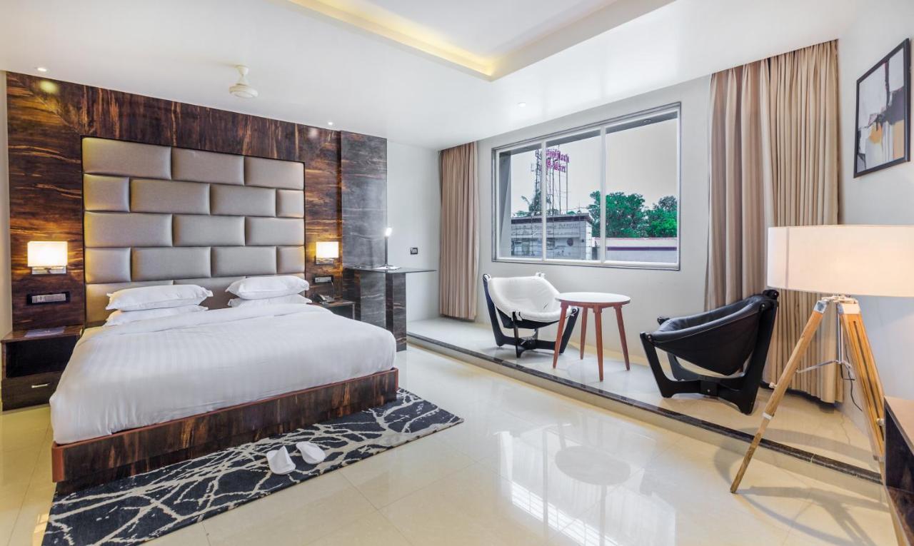 Hotel Aura One Kochi