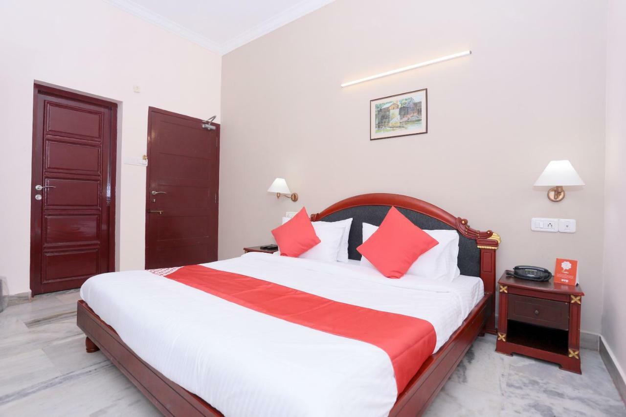 Oyo 24157 Karthika Residency Hotel 3*