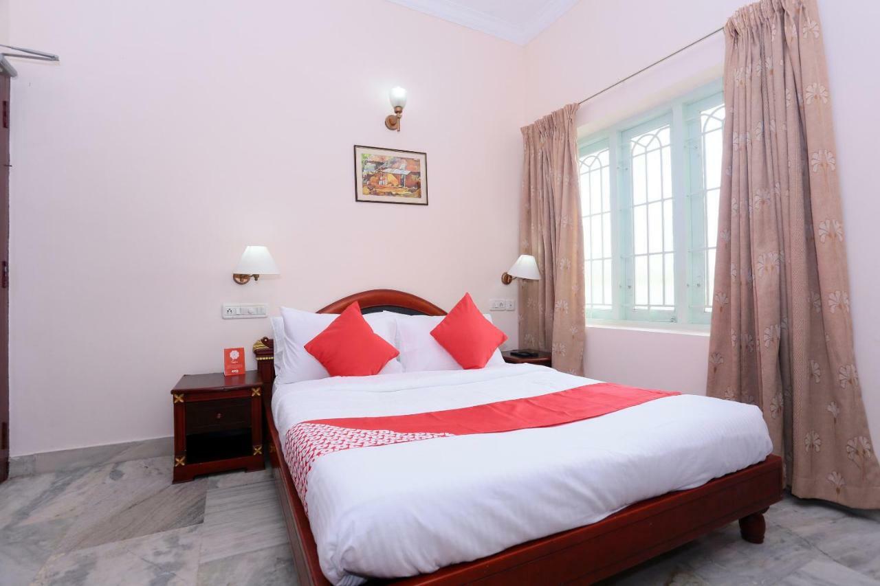 Oyo 24157 Karthika Residency 3*