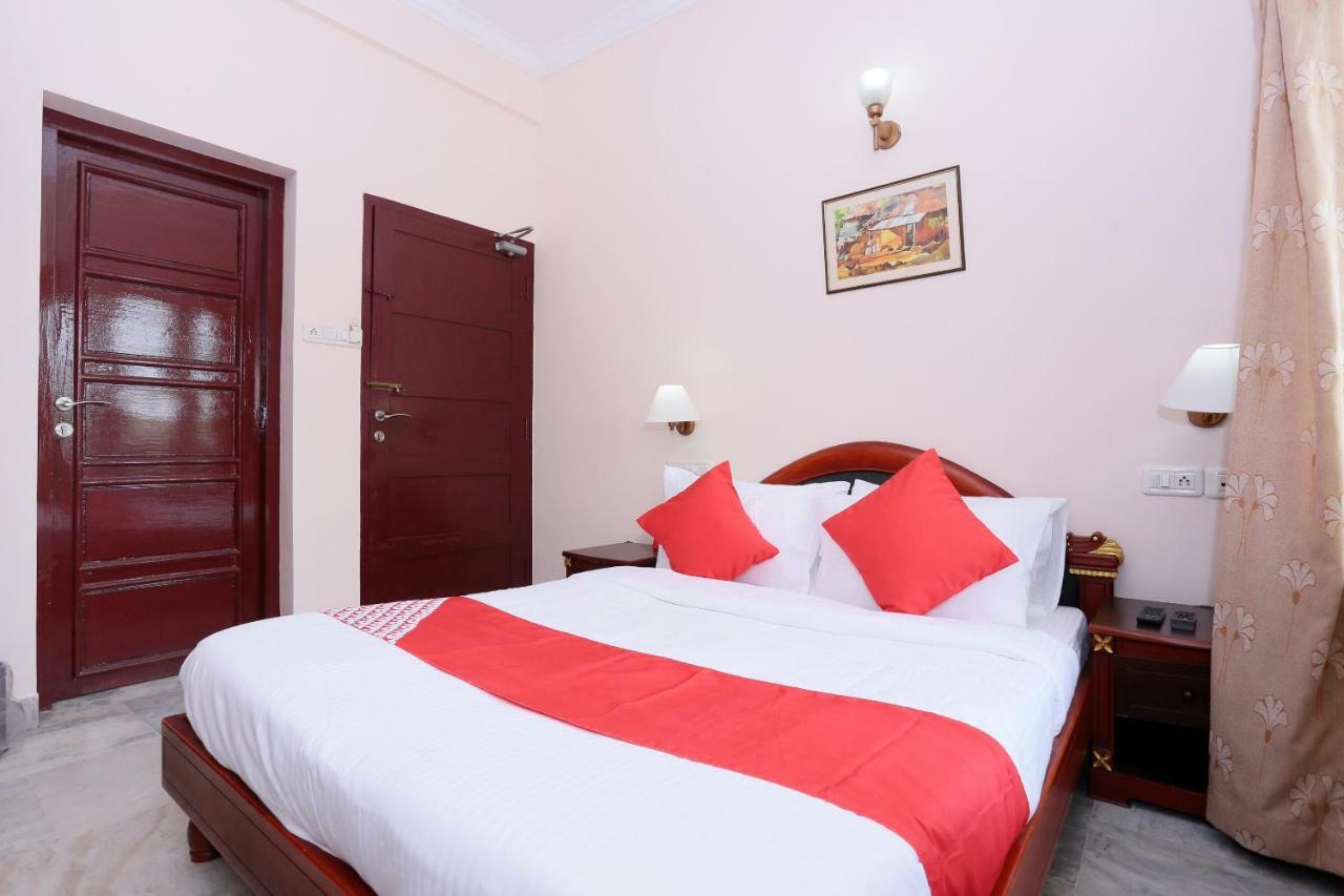 Oyo 24157 Karthika Residency Hotel Kochi