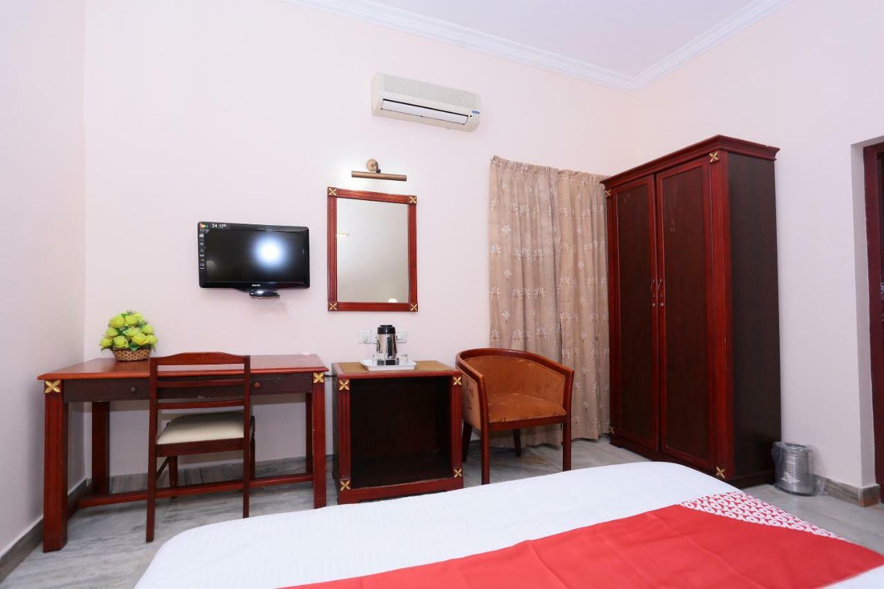 Oyo 24157 Karthika Residency Hotel 3*