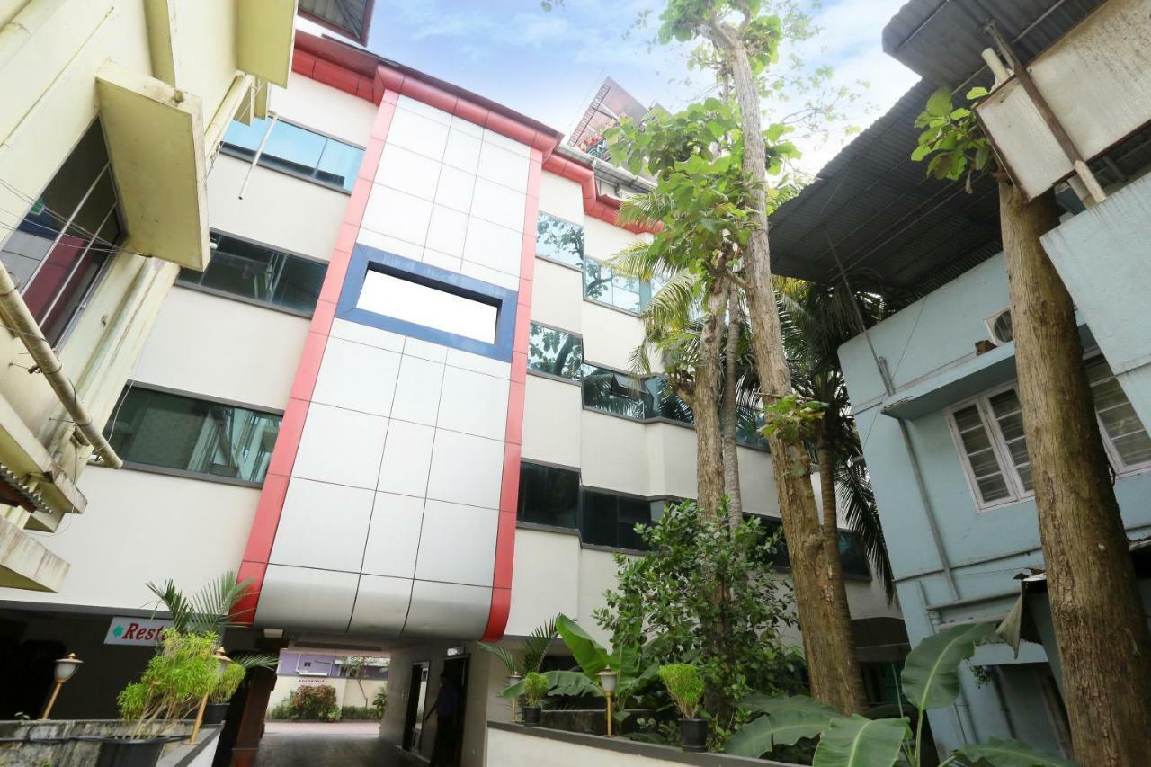 Oyo 24157 Karthika Residency Hotel 3*
