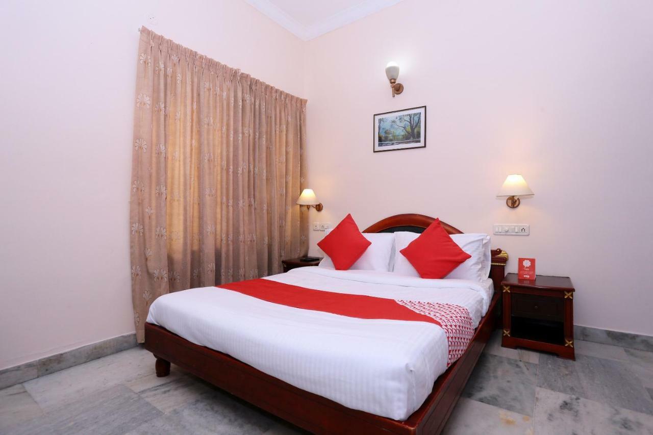 Oyo 24157 Karthika Residency 3*