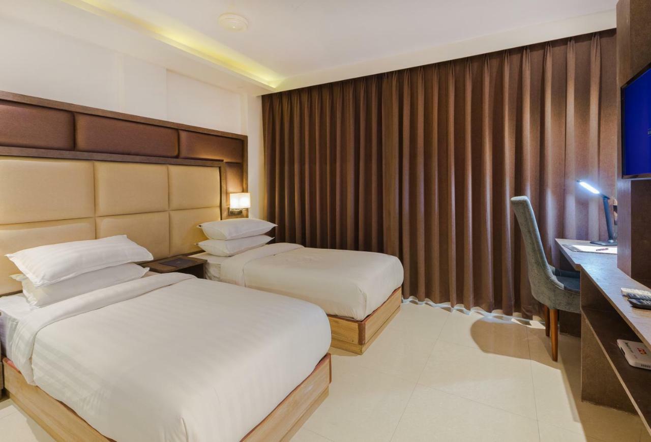 Aura One 4*