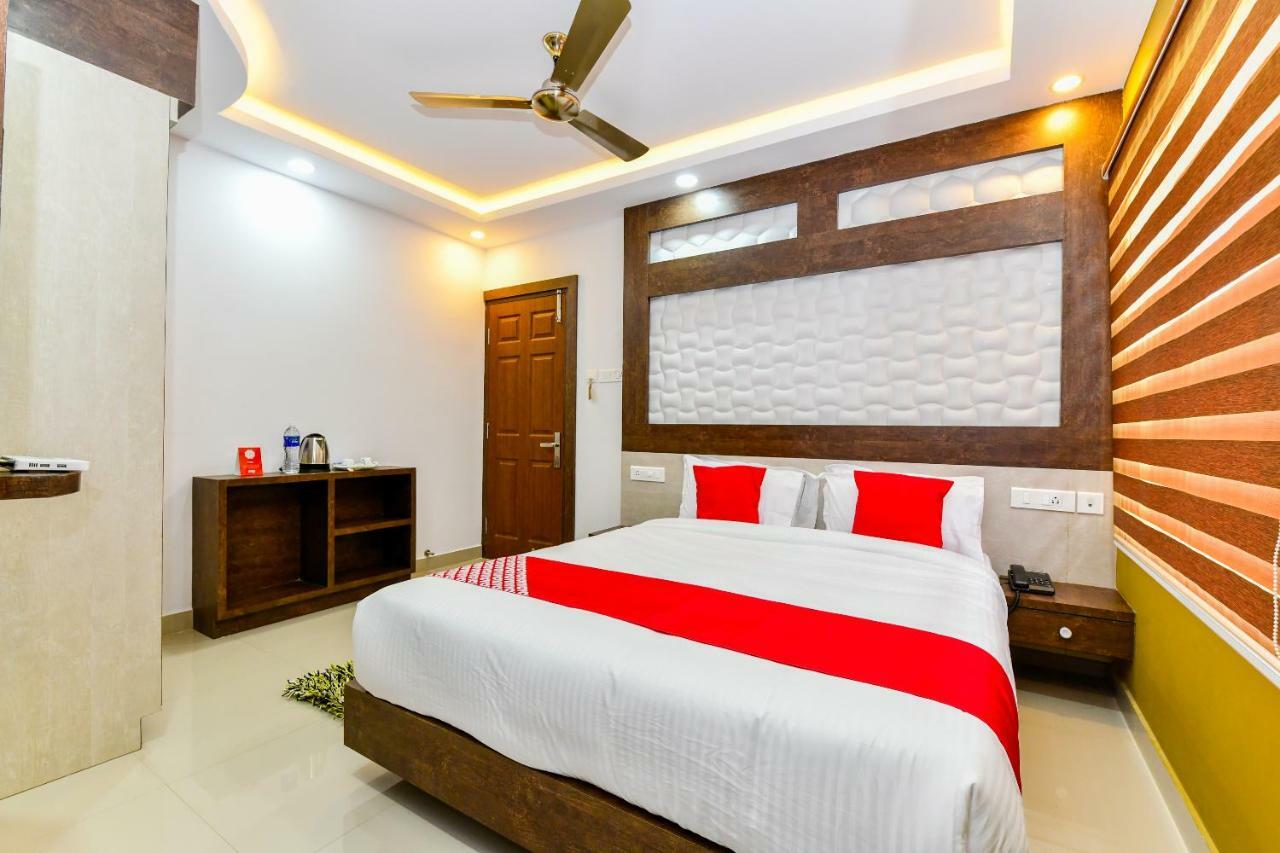 Hotel Capital O 30549 D