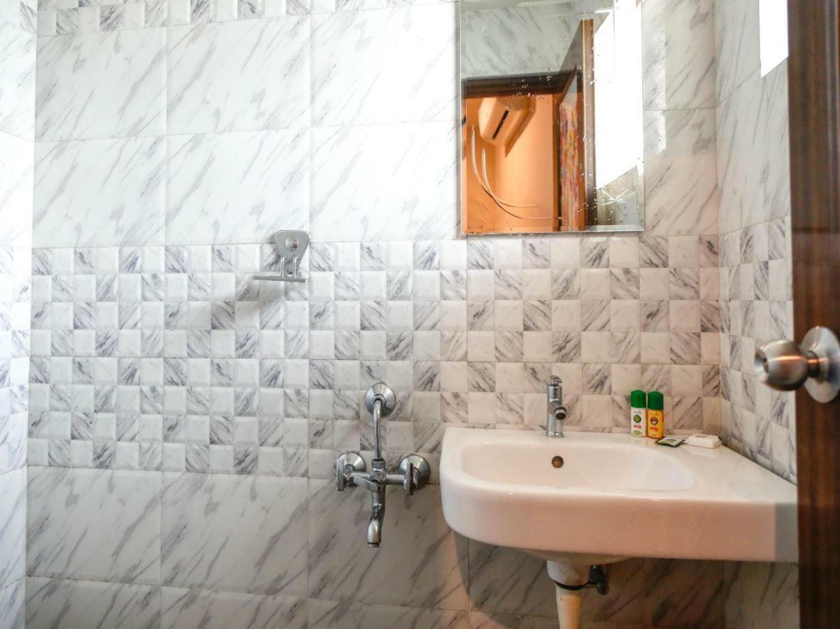 Oyo 5692 Residency Kochi