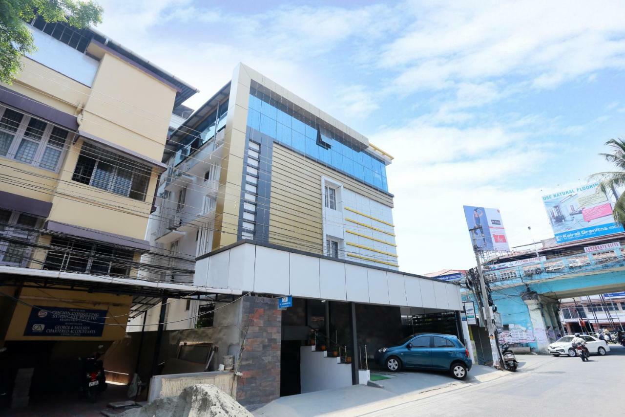 Oyo 30973 Thulasi Hotel Kochi